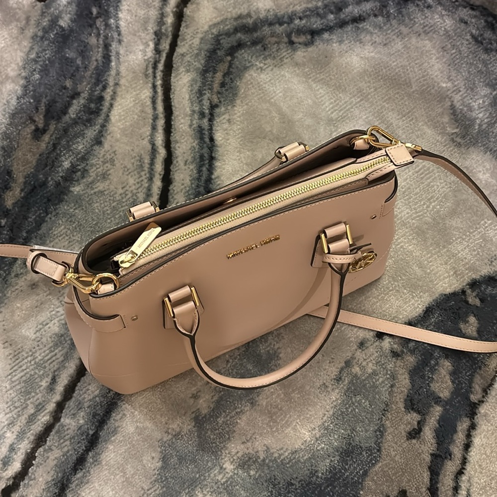Brand🆕😍🔥😍 MICHAEL KORS bag - Picture 3 of 17
